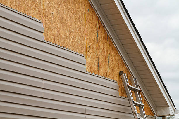Professional Siding Replacement technician working in Reynoldsburg, OH